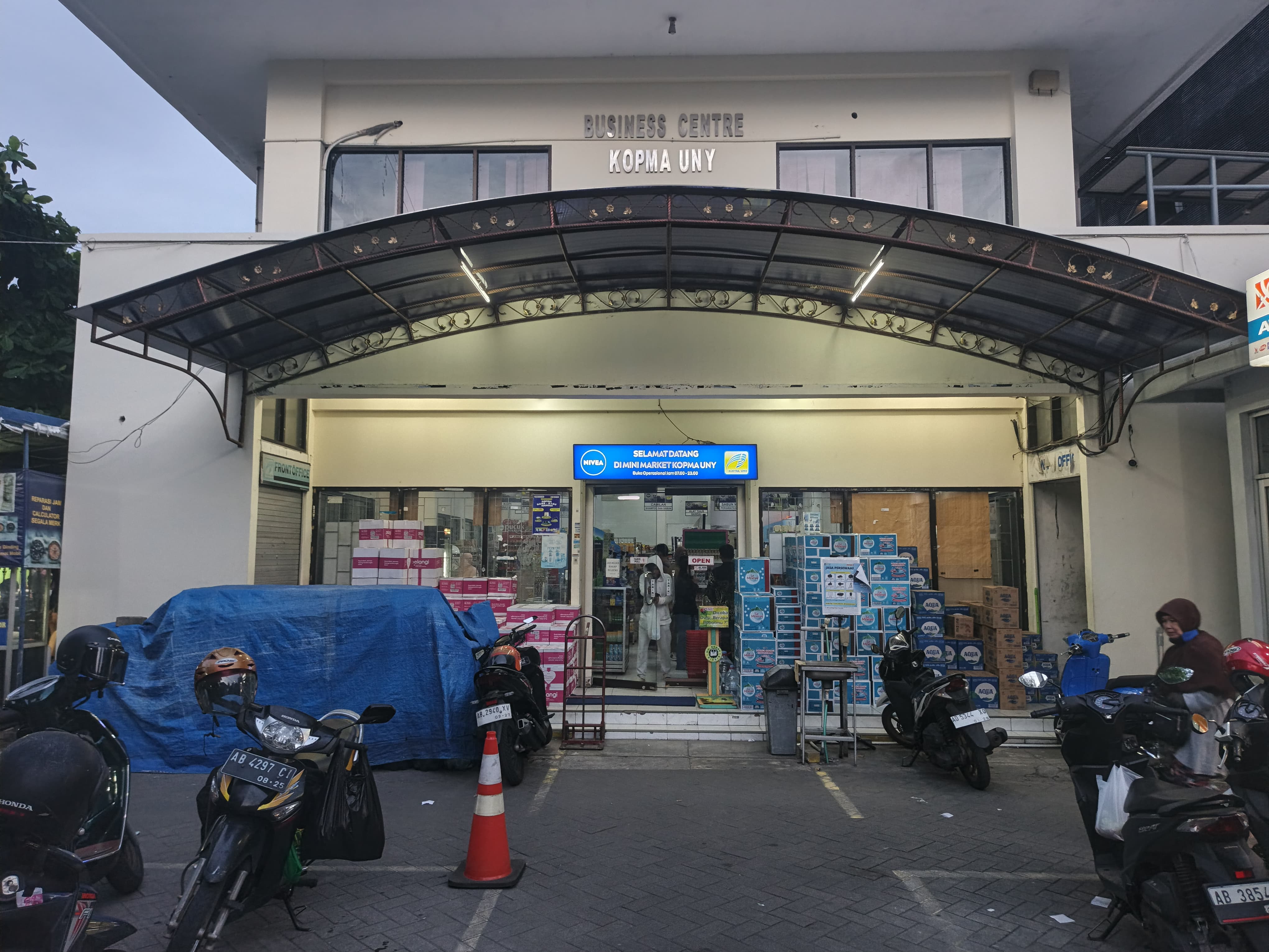 Mengenal Divisi Usaha Kopma UNY